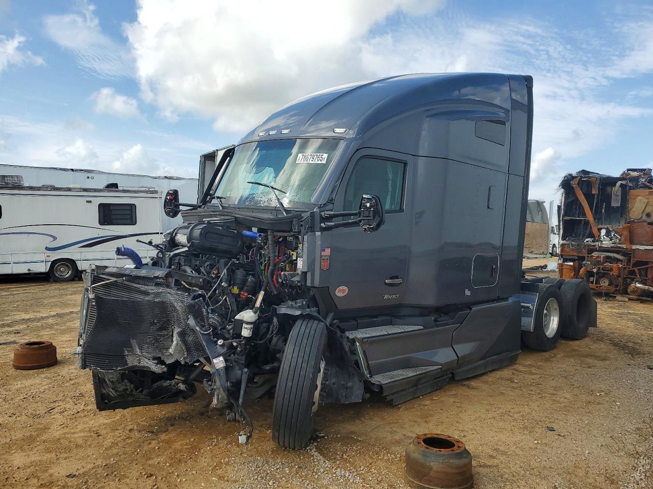 2015 Kenworth T680 Semi Truck