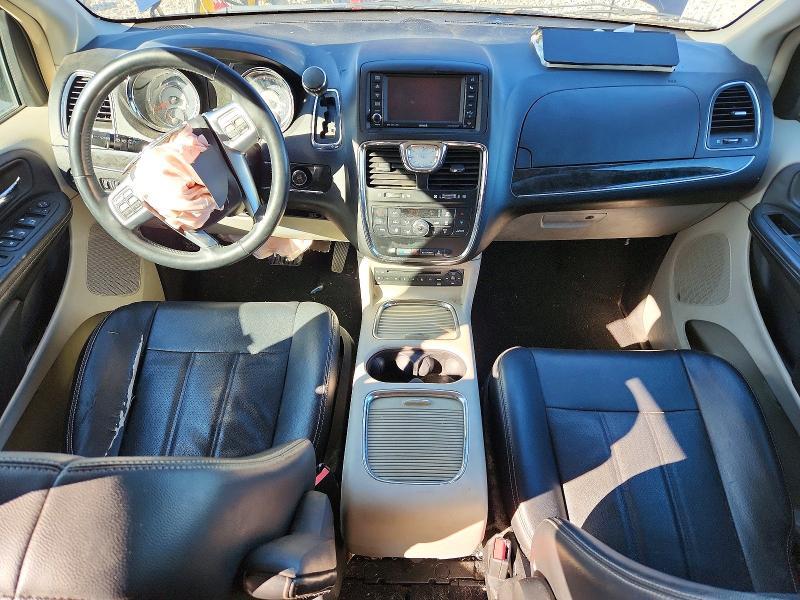 2013 Chrysler Town & Country Touring l