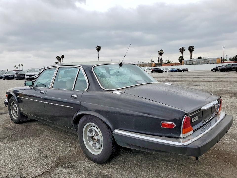 1986 Jaguar XJ6 Vanden Plas