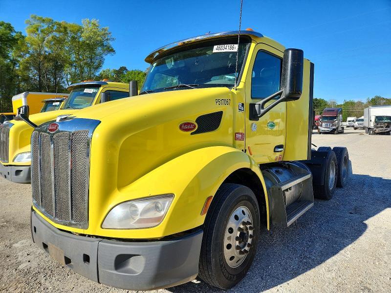 2017 Peterbilt 579 Semi Truck