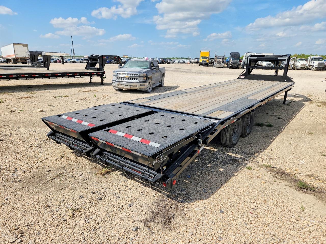 2026 PJ LQ302 Equipment Trailer