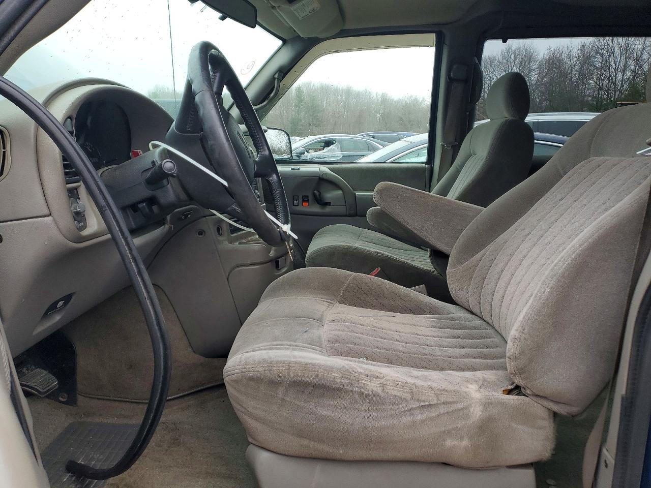 2005 GMC Safari XT