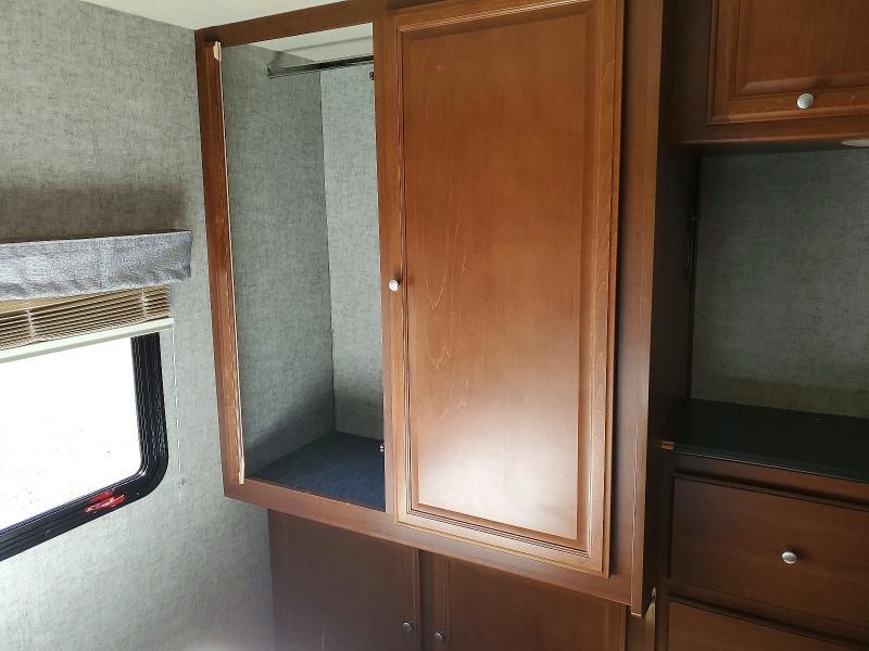 2013 Ford Econoline E450 Super Duty Cutaway Van