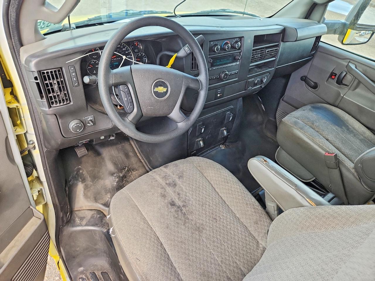 2017 Chevrolet Express BOX Truck