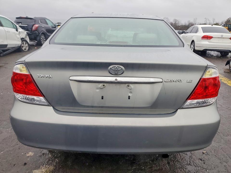 2005 Toyota Camry le