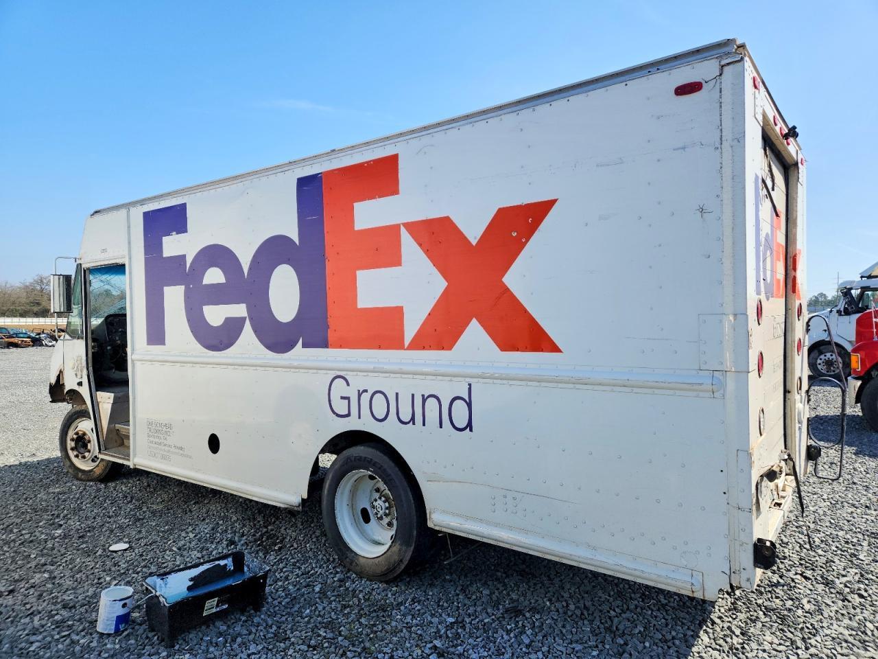 2005 Utility VS2RA Delivery Truck