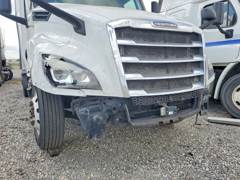 2022 Freigliner 2022 Freightliner Cascadia 126 Semi Truck