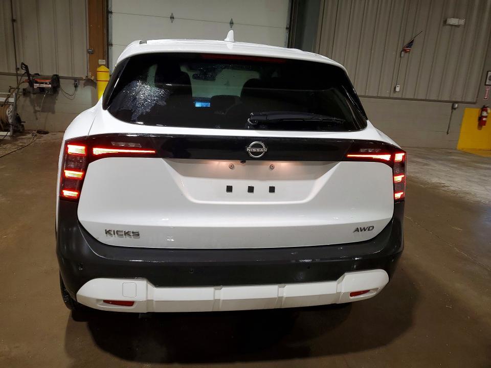 2025 Nissan Kicks sv