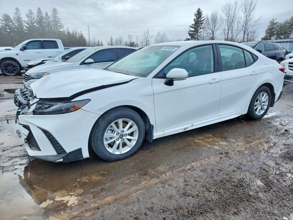 2025 Toyota Camry le