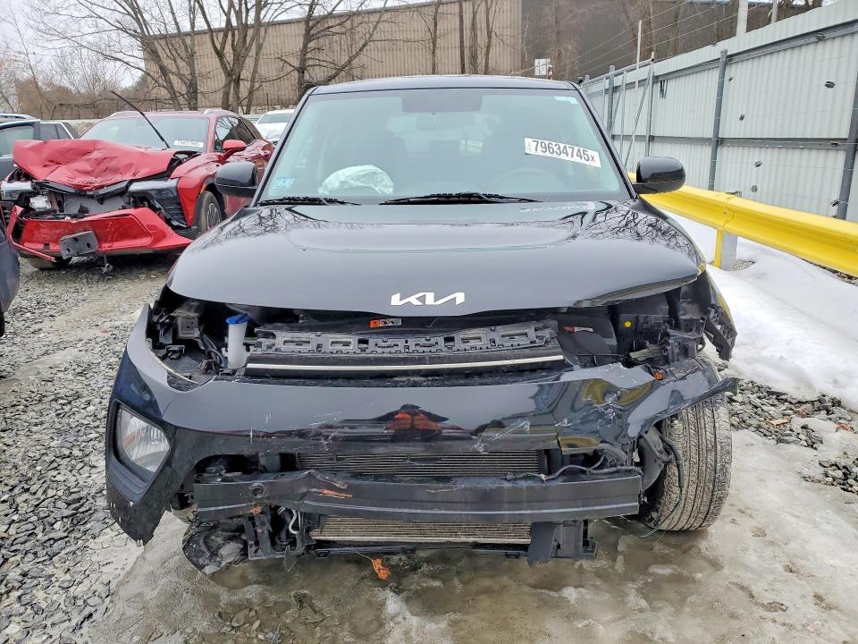 2022 KIA Soul lx