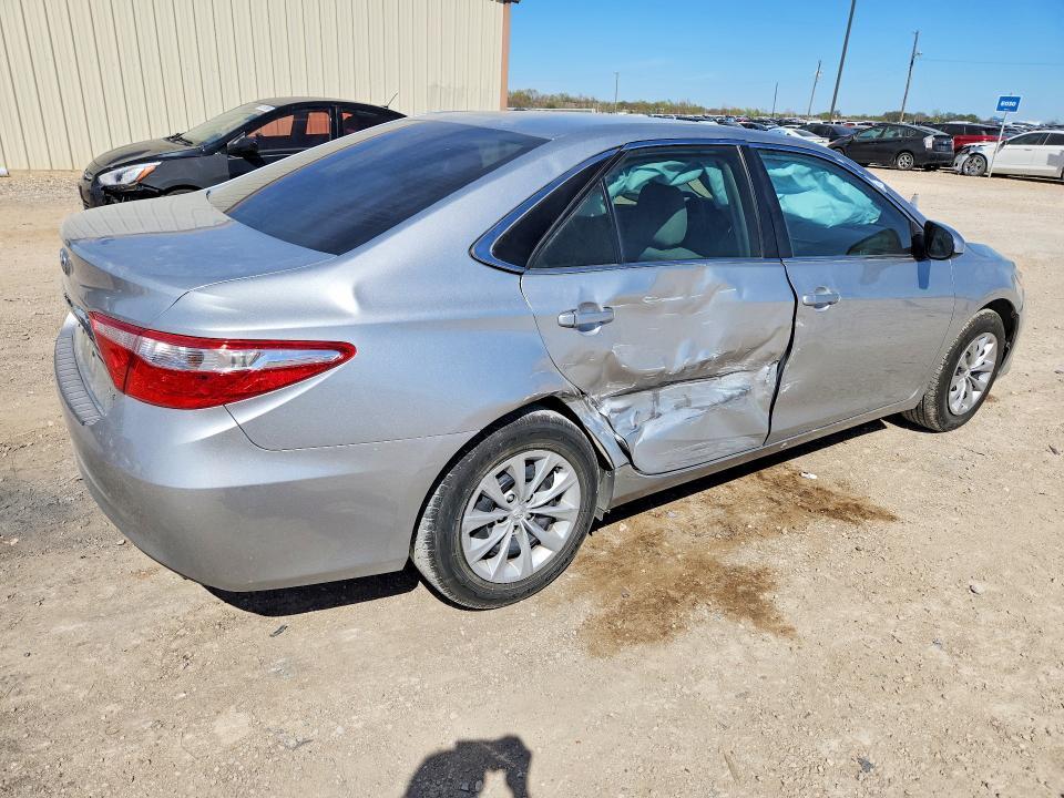 2016 Toyota Camry le