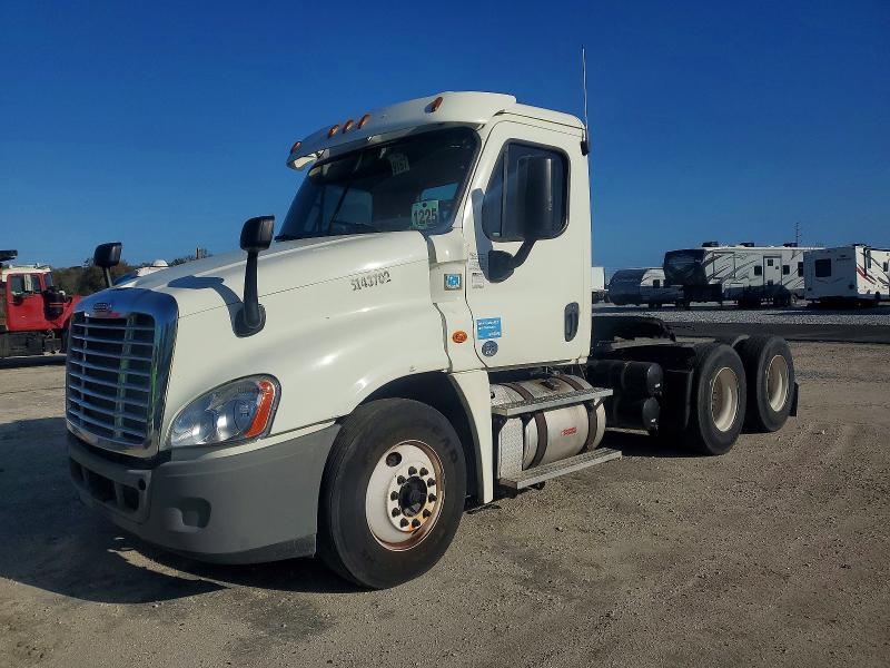 2015 Freigliner 2015 Freightliner Cascadia Semi Truck