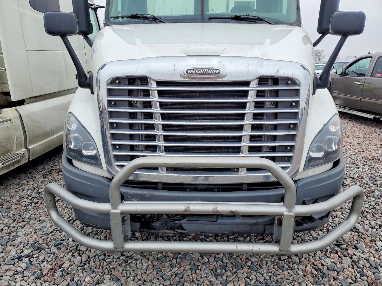 2020 Freightliner Cascadia 1-Semi Truck
