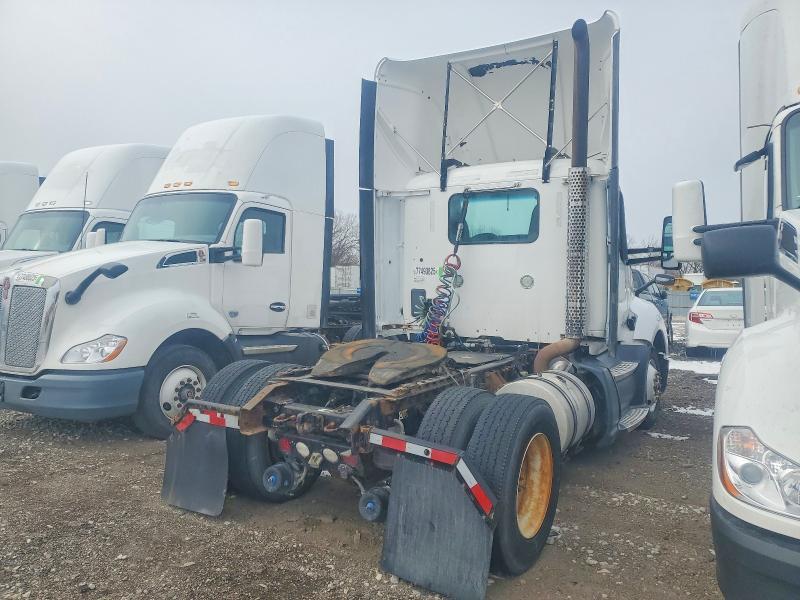 2015 Kenworth T680 Semi Truck