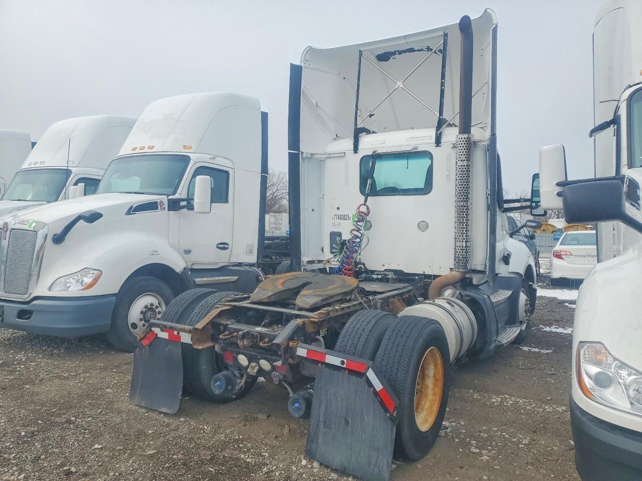 2015 Kenworth T680 Semi Truck