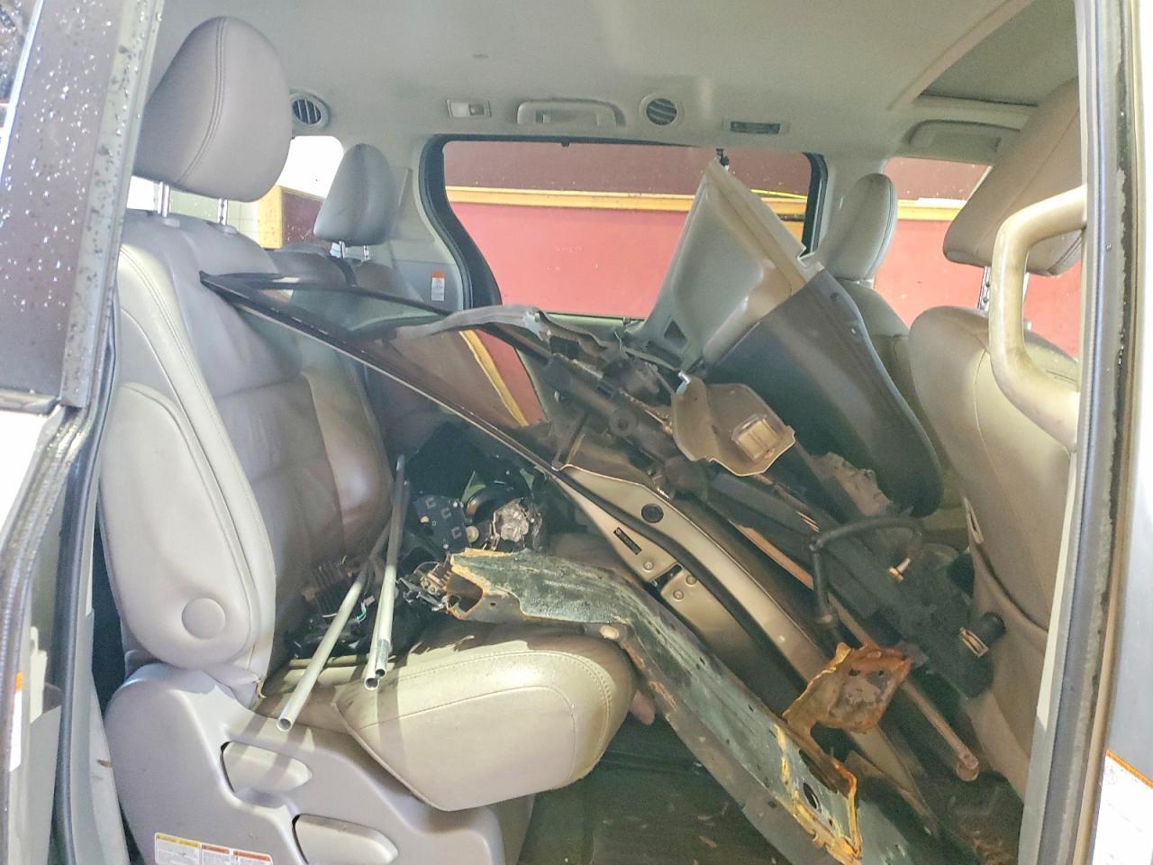 2015 Toyota Sienna xle 8-passenger