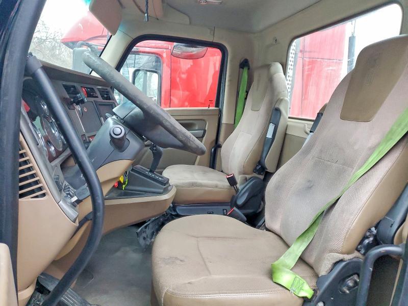 2015 Kenworth T680 Semi Truck