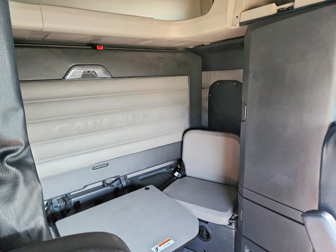 2022 Freigliner Cascadia 126