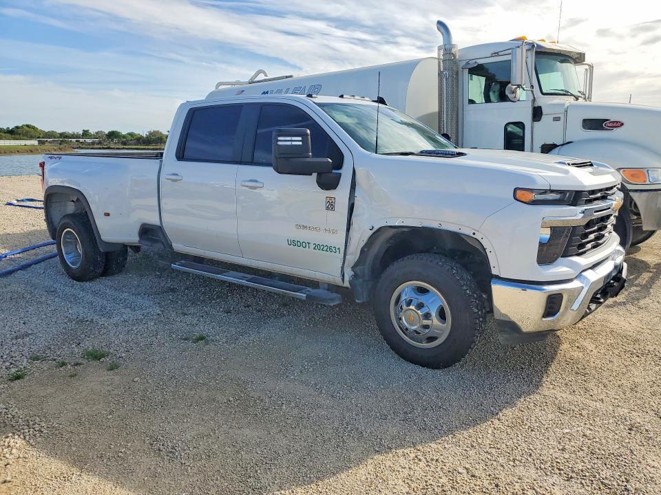 2024 Chevrolet Silverado K3500 LT