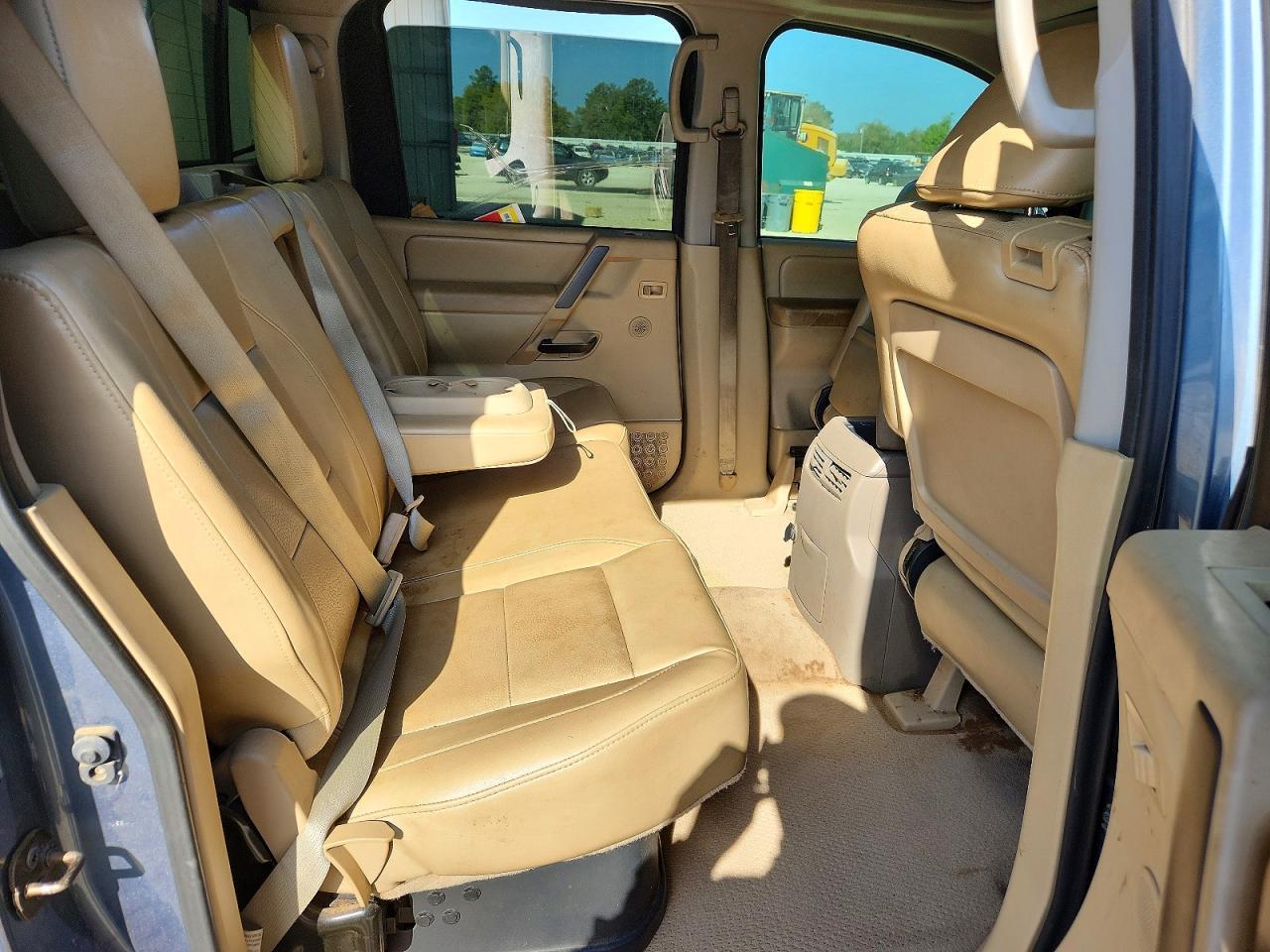 2012 Nissan Titan SV