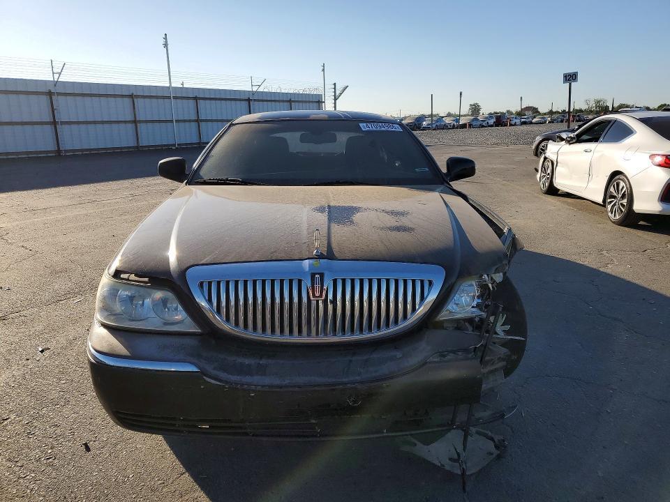2011 Lincoln Town car Executive l