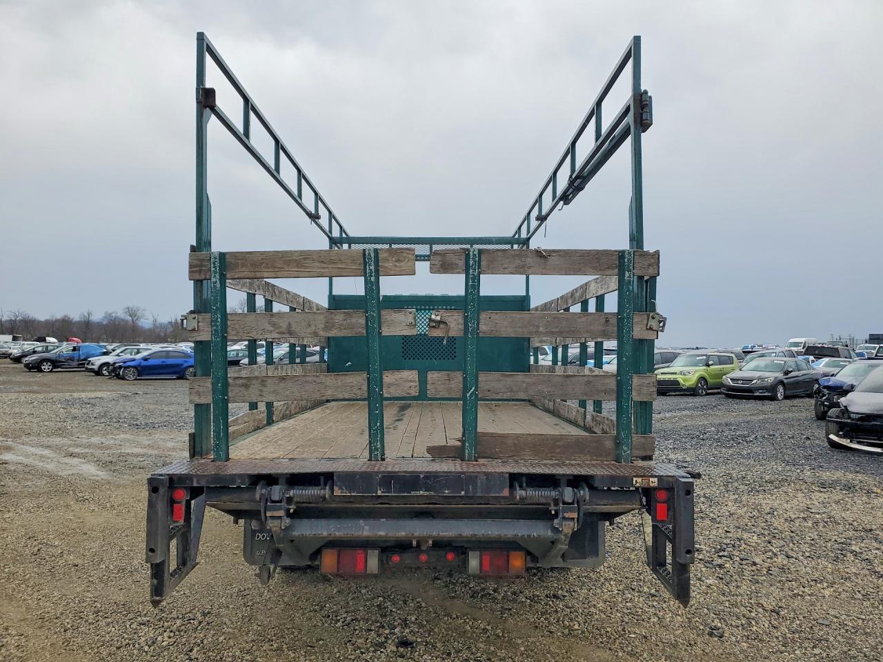 2014 Isuzu NRR Flatbed Truck