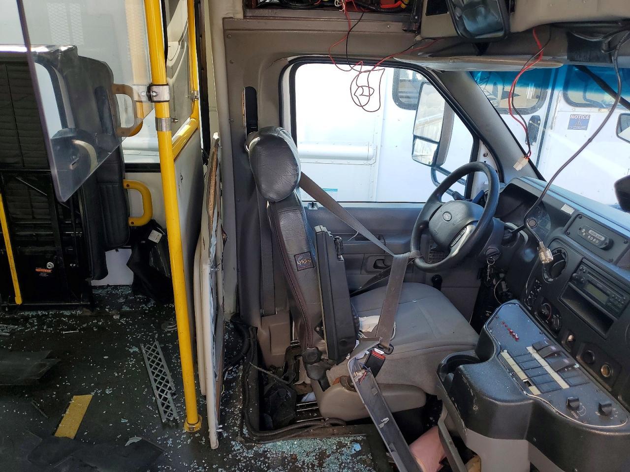 2016 Ford E450 Shuttle Bus