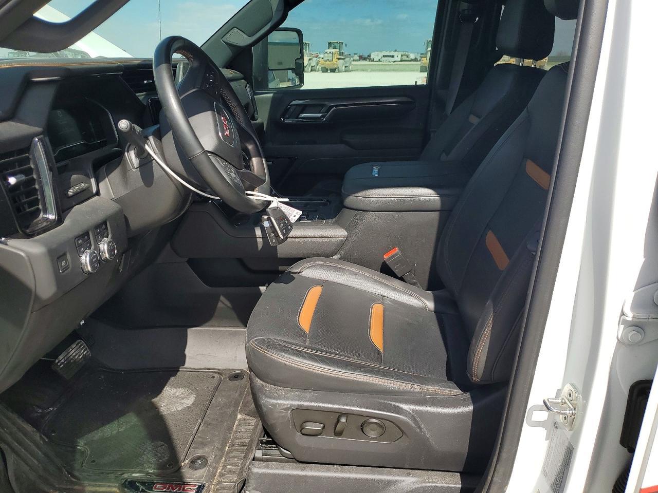 2024 GMC Sierra K2500 AT4