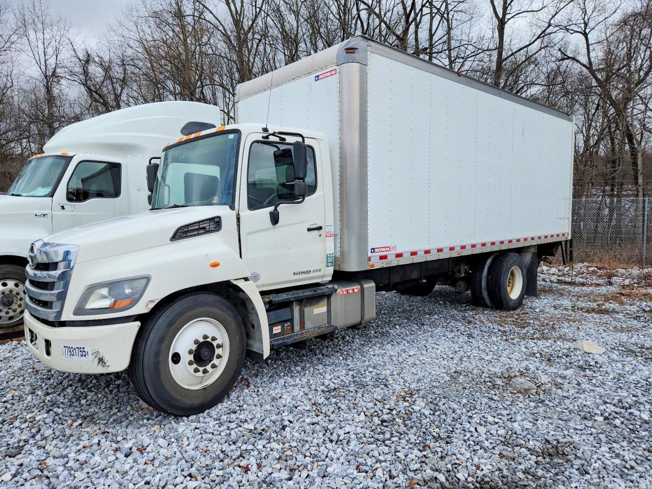 2015 Hino 258/268 BOX Truck