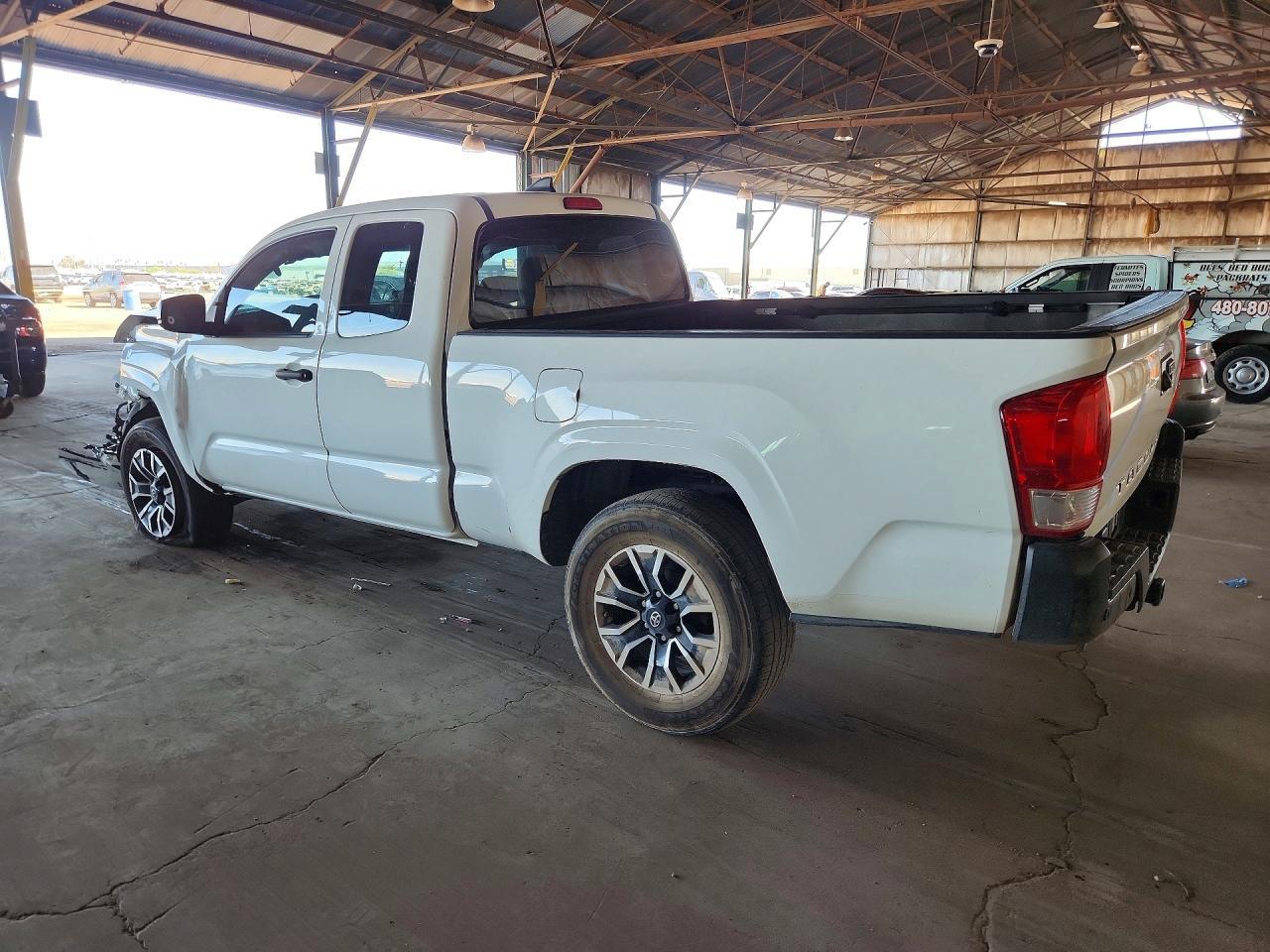 2016 Toyota Tacoma SR