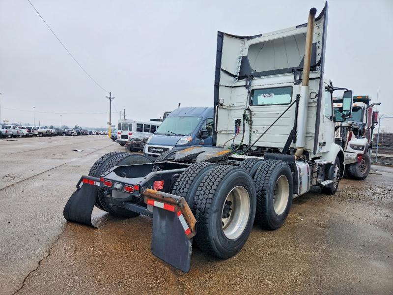 2020 Volv O VNR Semi Truck