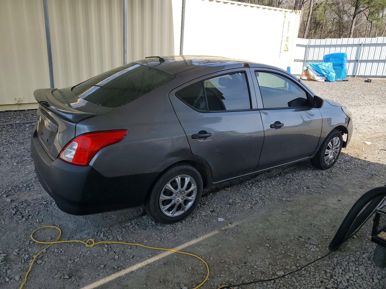 2016 Nissan Versa 1.6 s Plus