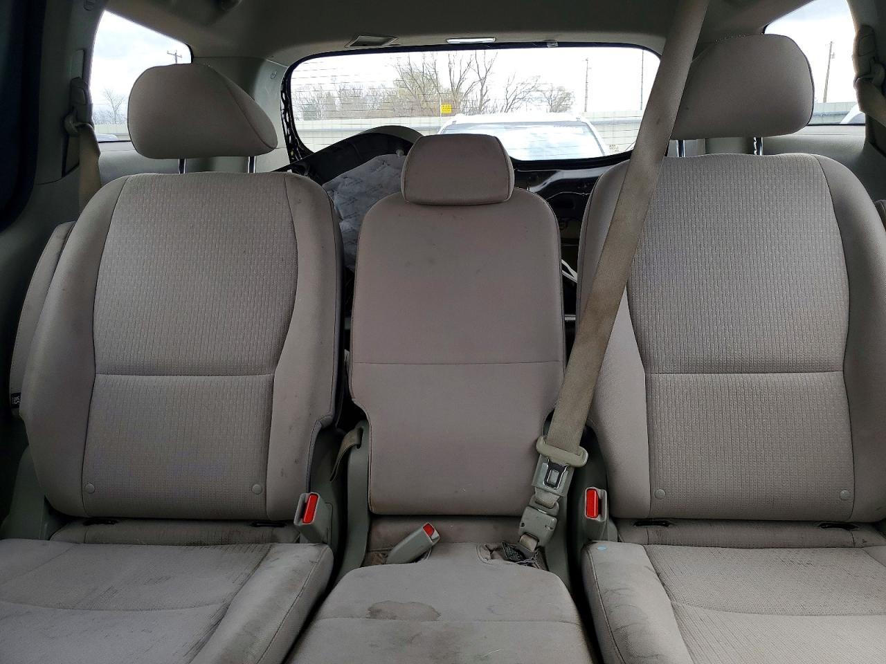2016 KIA Sedona lx