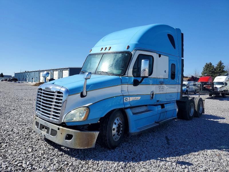 2013 Freightliner Cascadia Semi Truck