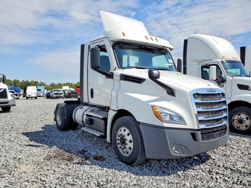 2021 Freigliner 2021 Freightliner Cascadia 1