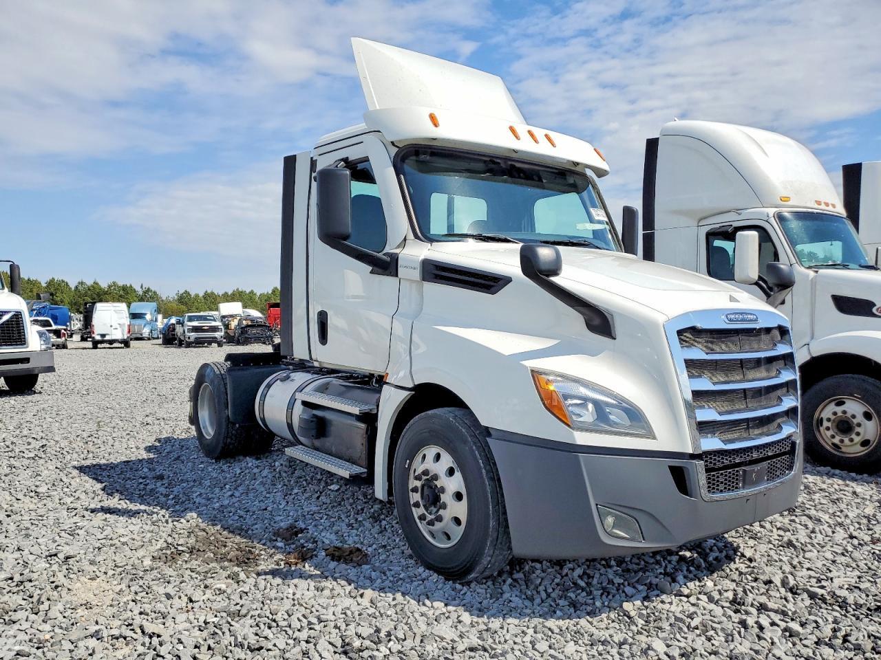 2021 Freigliner 2021 Freightliner Cascadia 1