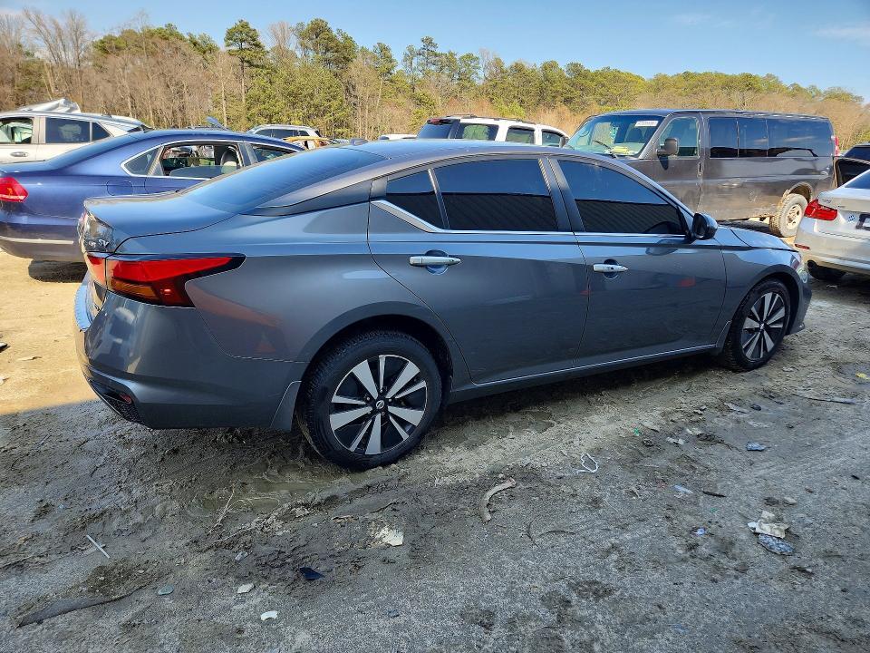 2022 Nissan Altima 2.5 sv