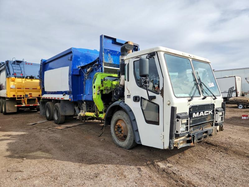 2016 Mack LR613 Refuse Truck