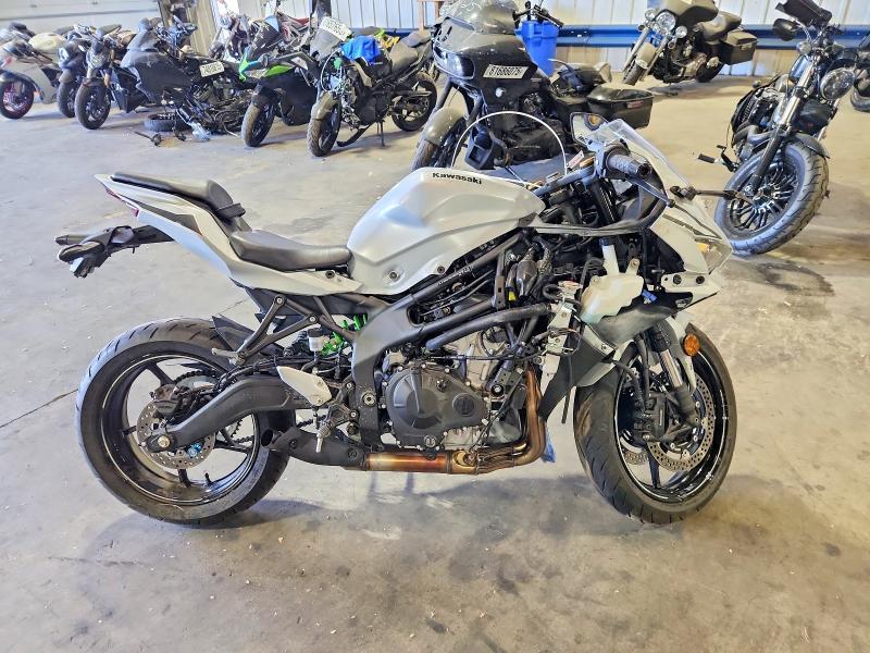 2025 Kawasaki ZX400 S