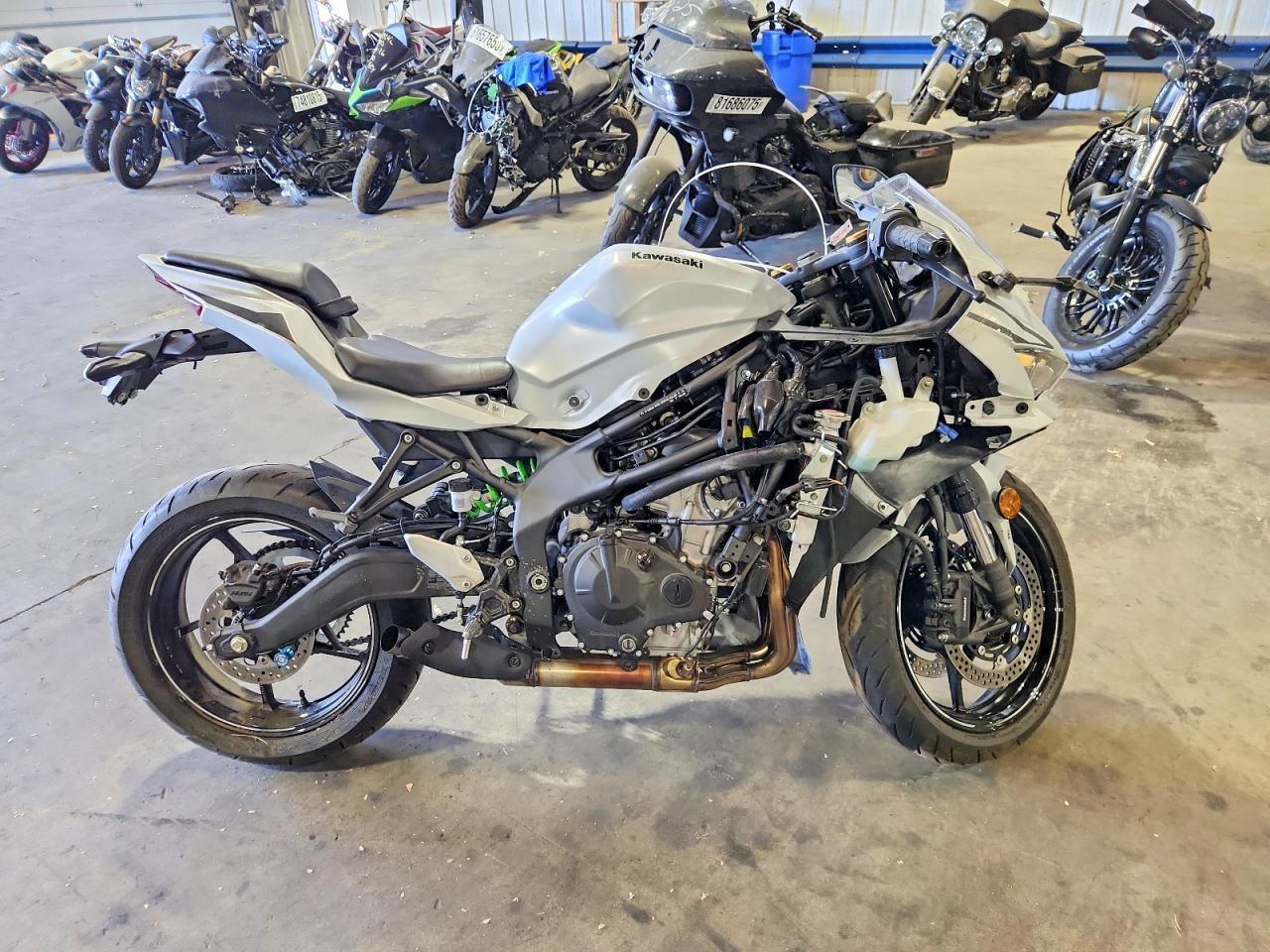 2025 Kawasaki ZX400 S