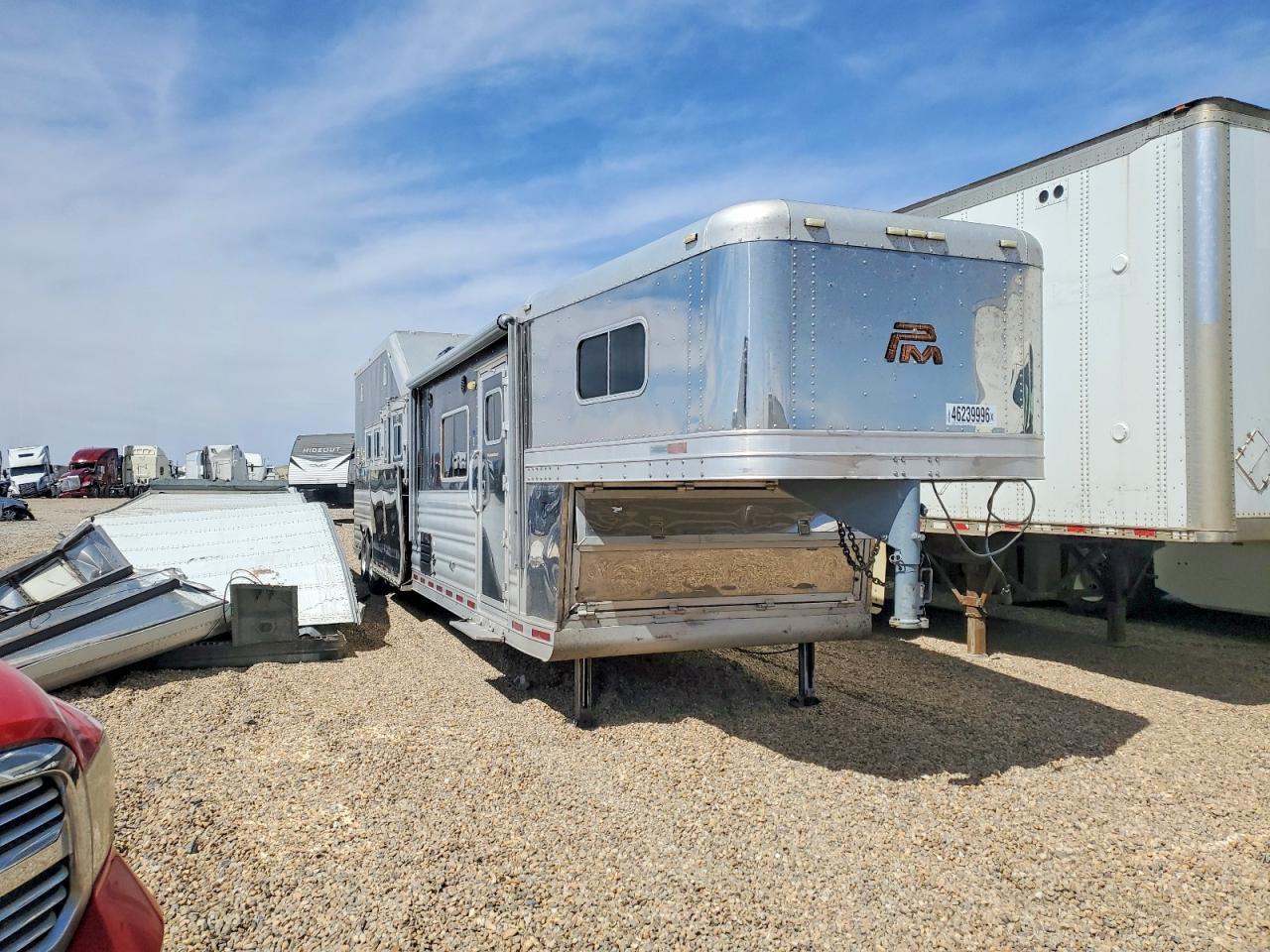 2015 Platiuring 2015 Platinum Manufacturing Livestock Trailer