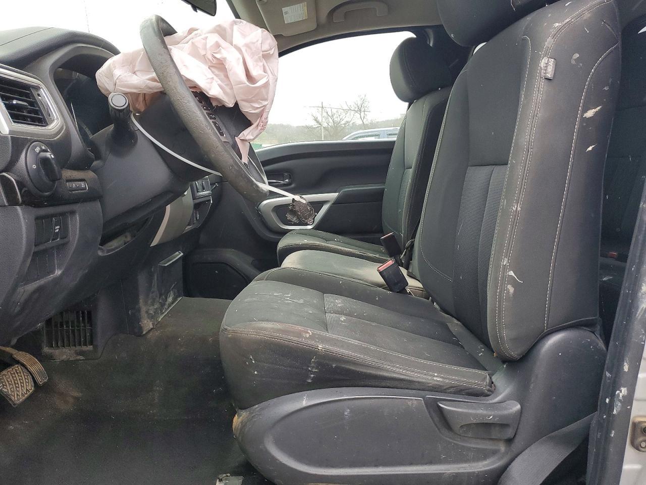 2017 Nissan Titan SV