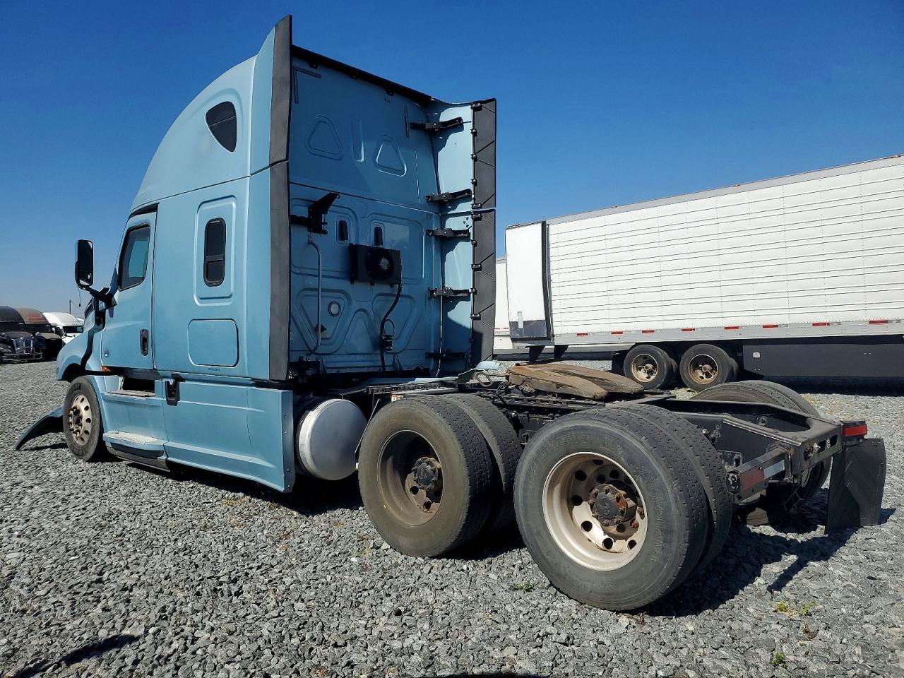 2018 Freigliner 2018 Freightliner Cascadia 126 Semi Truck
