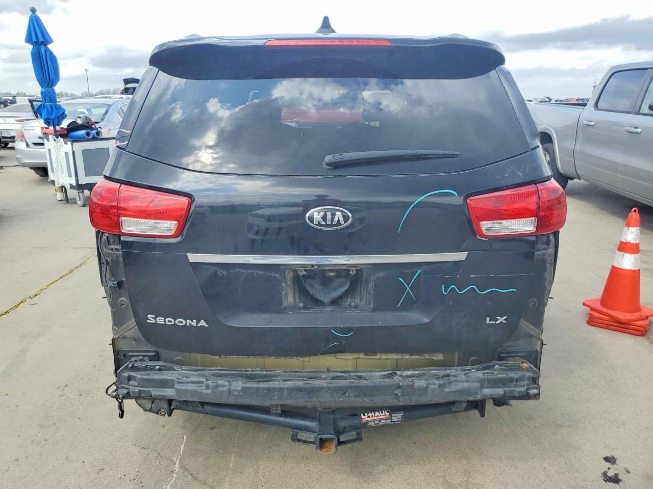 2016 KIA Sedona lx