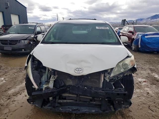 2016 Toyota Sienna le 8-passenger