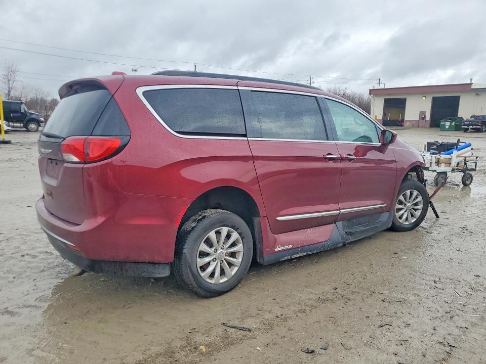 2017 Chrysler Pacifica Touring l