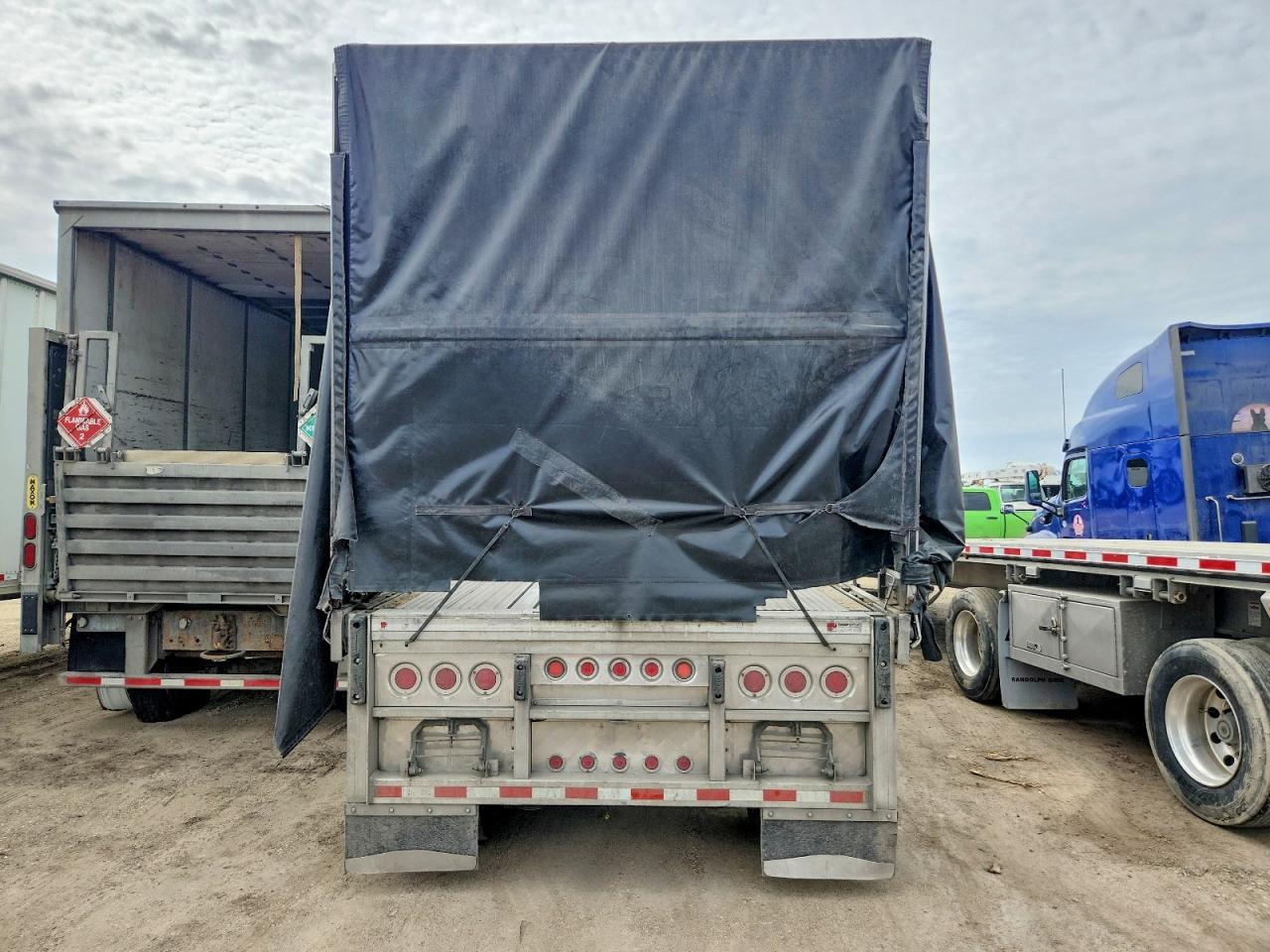 2006 Reitnouer Side Curtain Trailer