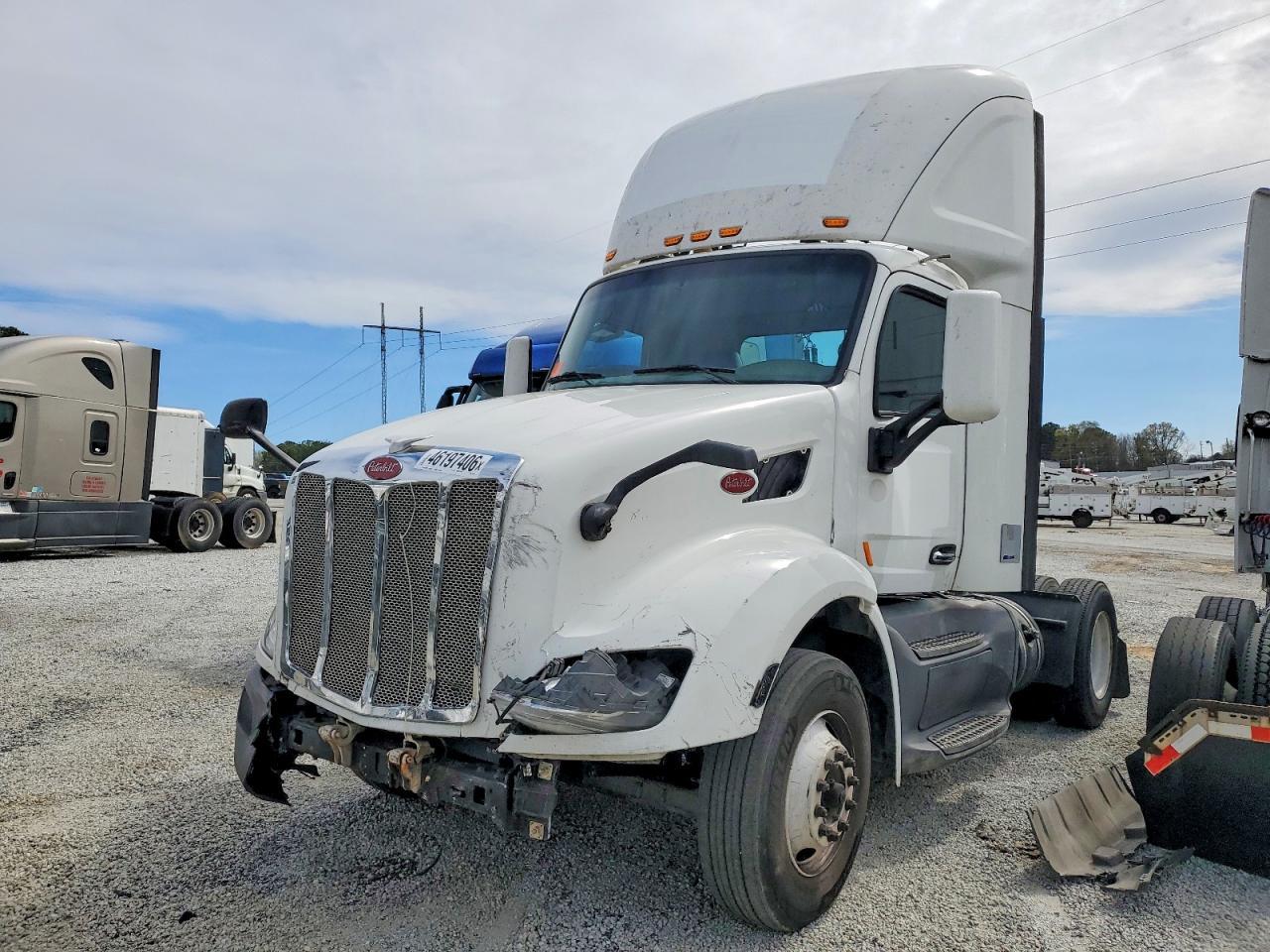 2018 Peterbilt 579 Semi Truck