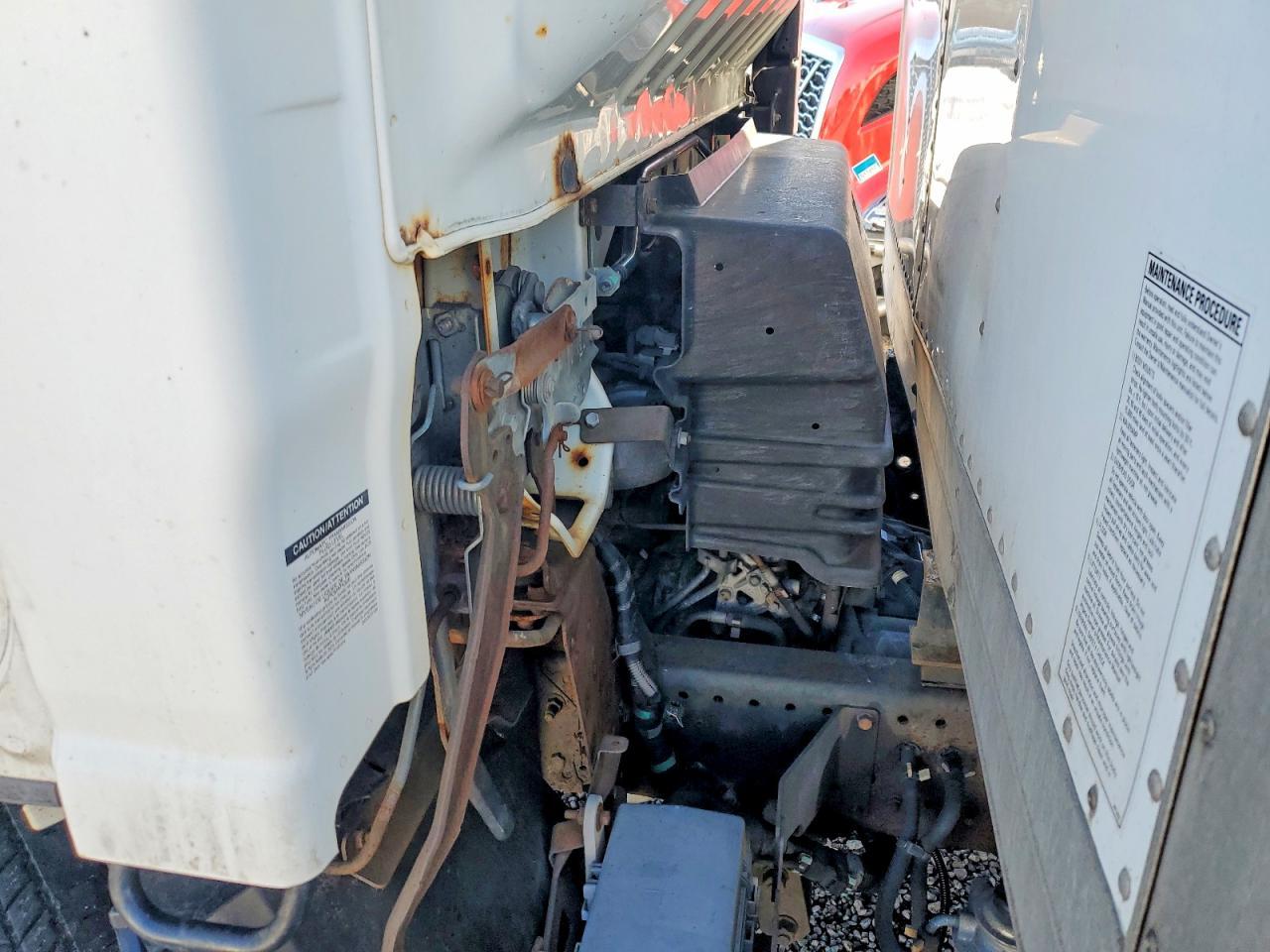 2013 Isuzu NPR HD BOX Truck