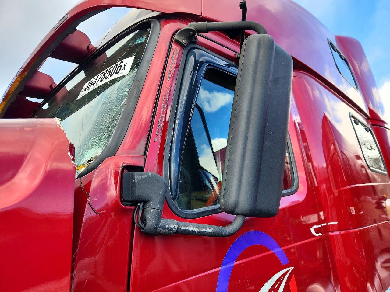 2008 Volvo VT Semi Truck